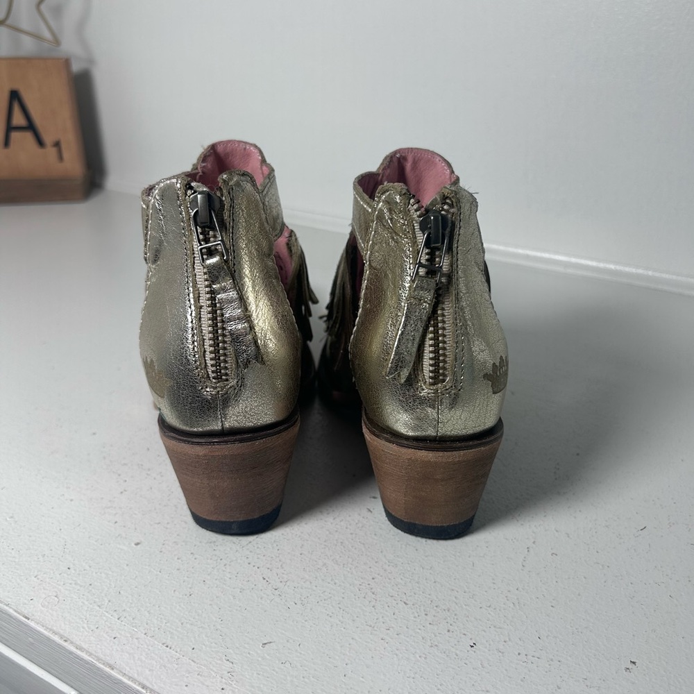 **SOLD**Junk Gypsy by Lane Fringe Ankle Boots Women’s 6 Metallic Western Boho - Picture 5 of 9